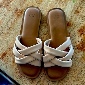 Tan “a new day” sandals women’s size 8